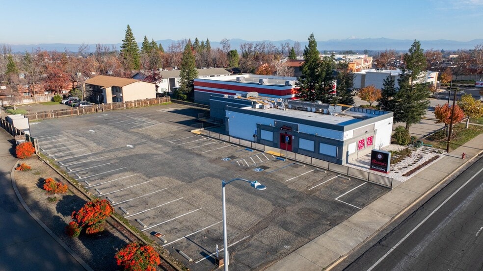 More Photos Of 329 Lake Blvd, Redding Bar For Lease