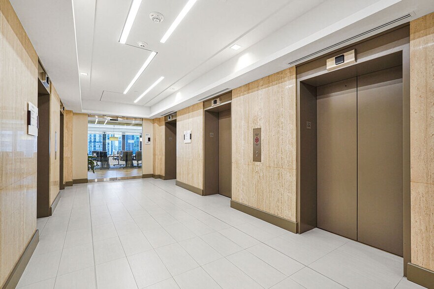 More Photos Of 1 SE 3rd Ave, Miami Office For Lease