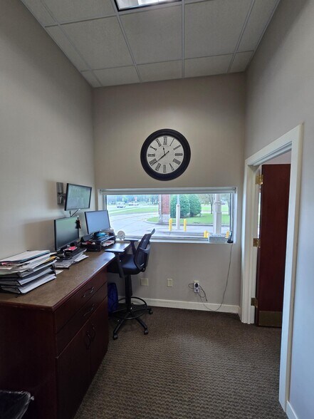 More Photos Of 2755 10th Ave N, Grand Forks Office For Sale