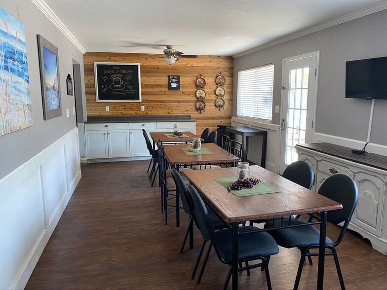 More Photos Of 4071 US 17, Richmond Hill Hotel For Sale