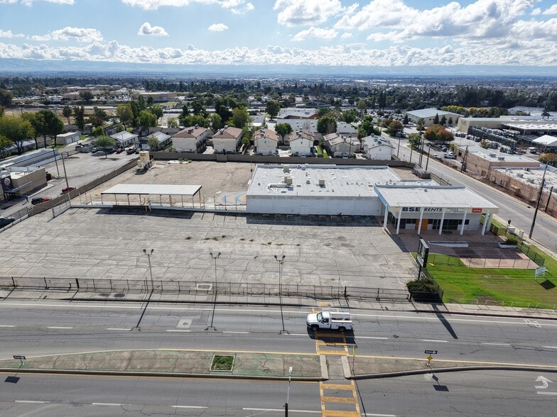 More Photos Of 1919 Columbus St, Bakersfield Warehouse For Lease