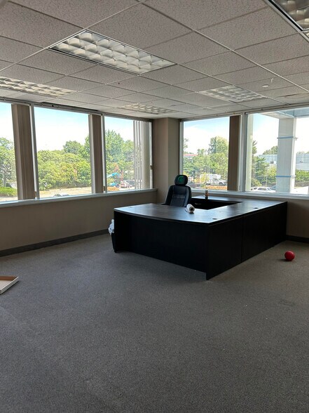 More Photos Of 25 Melville Park Rd, Melville Office For Lease