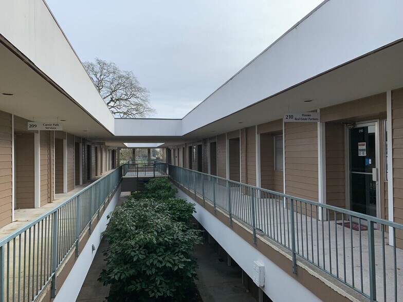 More Photos Of 10828 Gravelly Lake Dr SW, Lakewood Office For Lease