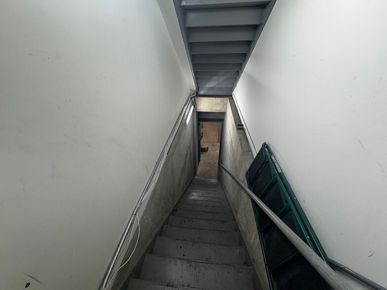 More Photos Of 82 Suydam St, Brooklyn General Retail For Sale