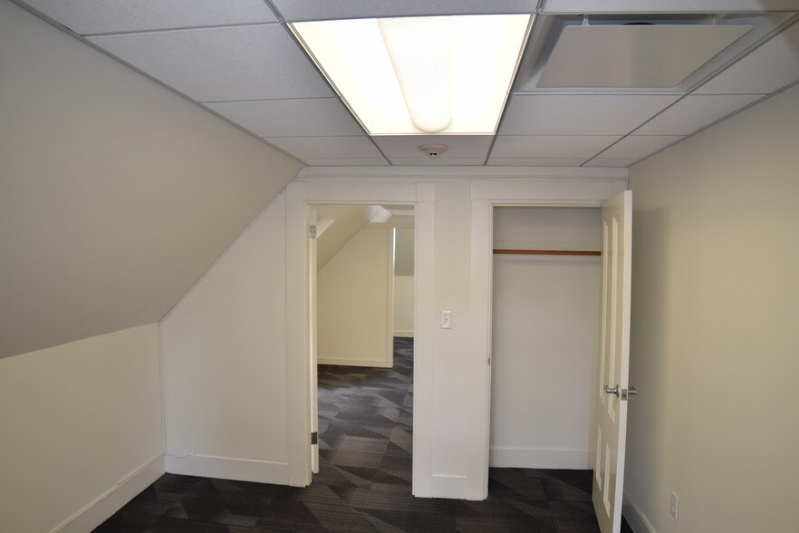 More Photos Of 450-456 Boston Post Rd, Weston Storefront Retail Office For Lease