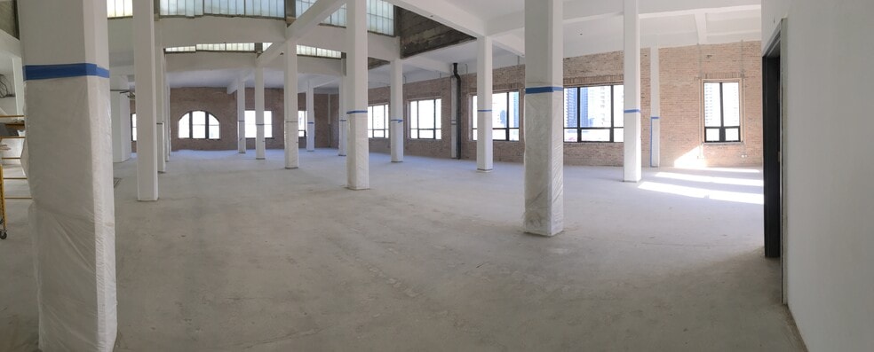 More Photos Of 540 N LaSalle St, Chicago Loft Creative Space For Lease