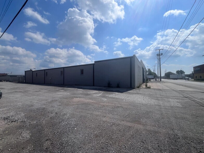 More Photos Of 1200 Burlington St, North Kansas City Warehouse For Sale