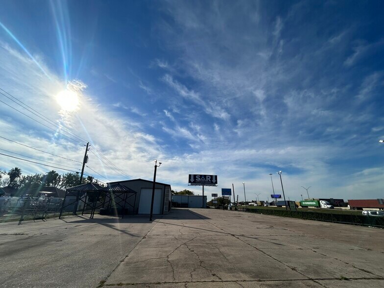 More Photos Of 331 Highway 146 S, La Porte Warehouse For Lease