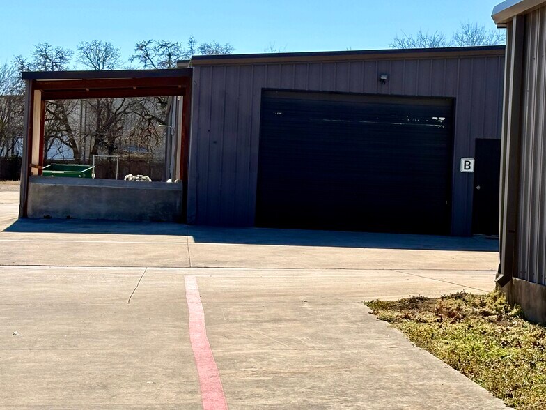 More Photos Of 124 Industrial Dr, Boerne Service For Lease