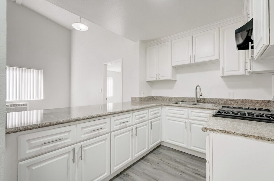 More Photos Of 311 S New Hampshire Ave, Los Angeles Apartments For Sale