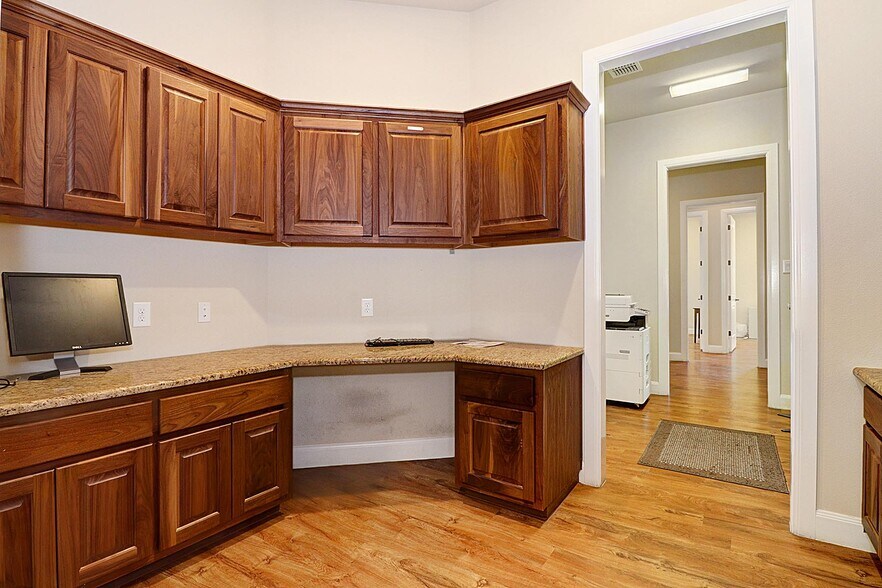 More Photos Of 8122 Whisper Oak, San Antonio Office For Sale