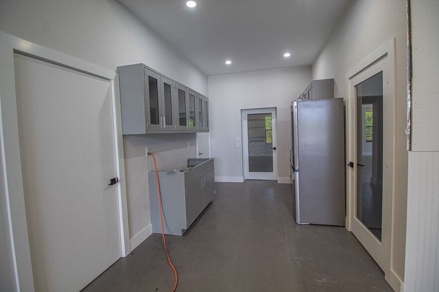 More Photos Of 8270 Pascal Dr, Punta Gorda Service For Lease