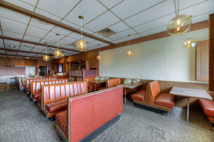 More Photos Of 421 7th St E, Saint Paul Restaurant For Sale