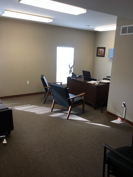 More Photos Of 50 E Olentangy St, Powell Office For Lease