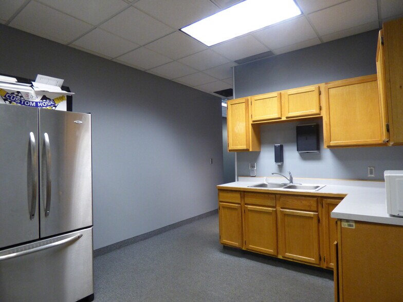 More Photos Of 9323 Garfield Ave S, Bloomington Distribution For Sale