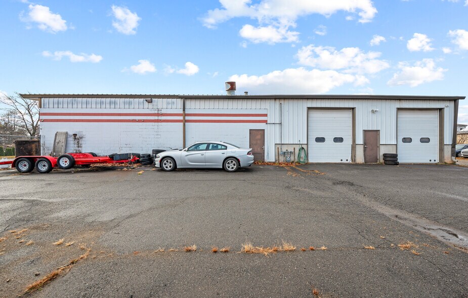 More Photos Of 15 King Spring Rd, Windsor Locks Auto Repair For Sale