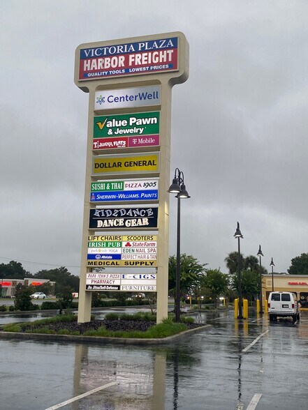 More Photos Of 921 W Orange Blossom Trl, Apopka General Retail For Lease
