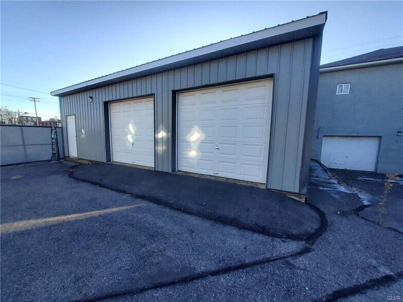 Primary Photo Of 1611 Spruce St, Easton Flex For Lease