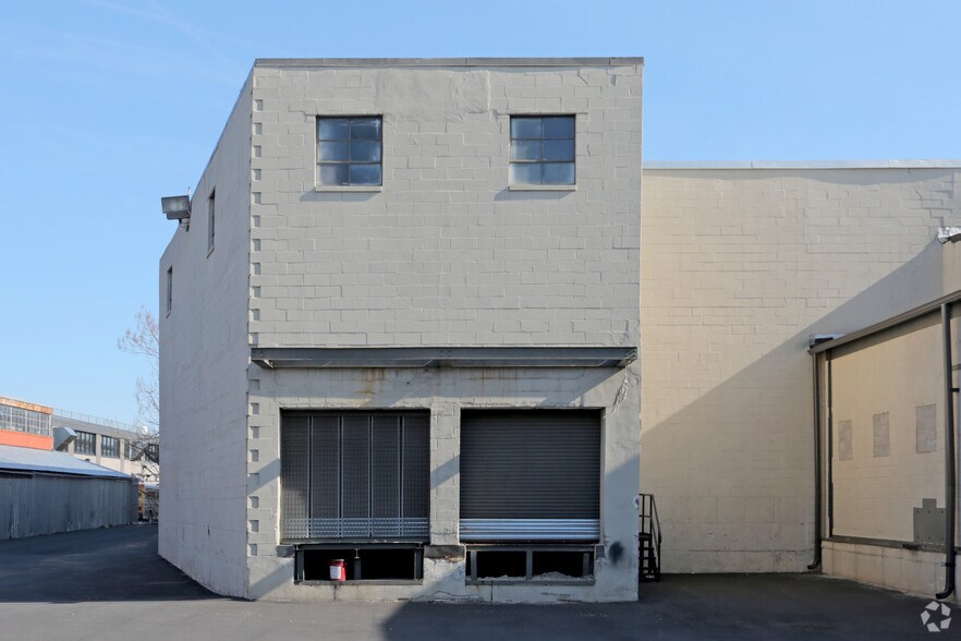 More Photos Of 5700 49th St, Maspeth Warehouse For Lease