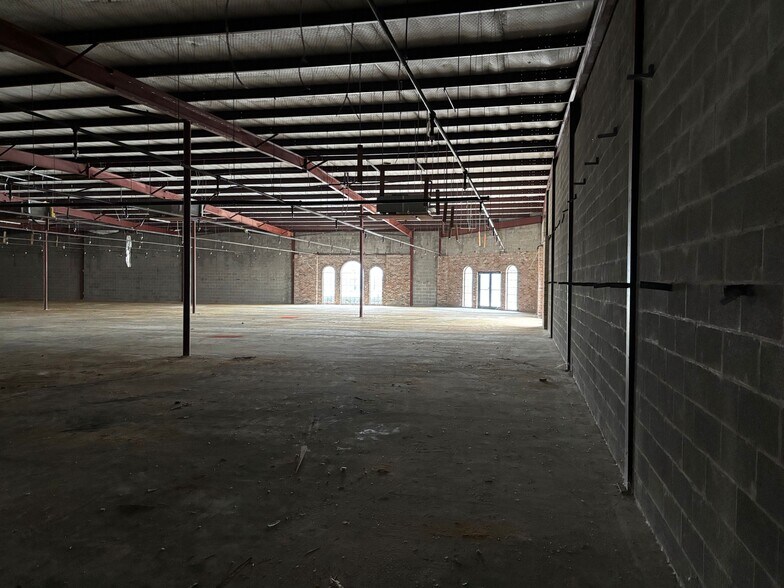 More Photos Of 201 N Pacific St, Conroe Freestanding For Lease