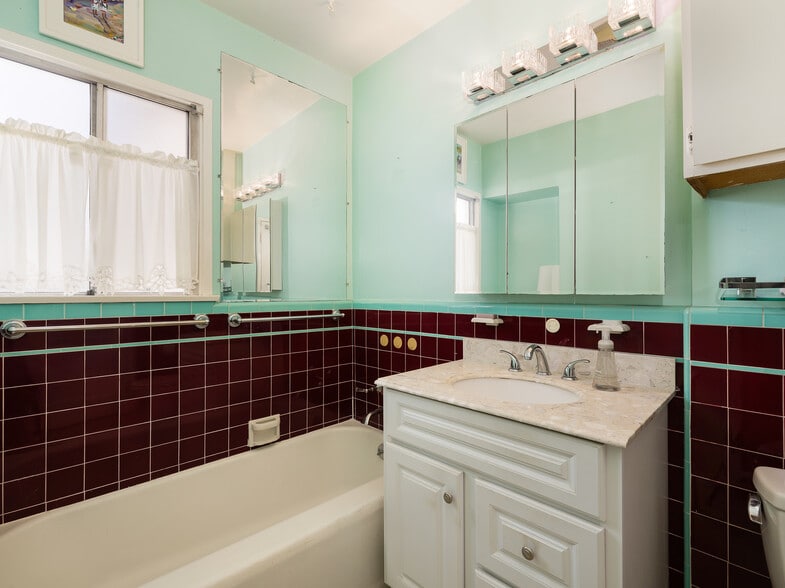 More Photos Of 4381-4385 Overland Ave, Culver City Office Residential For Sale