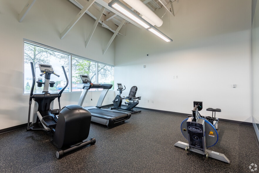 More Photos Of 1750 NW Naito Pky, Portland Office For Sale