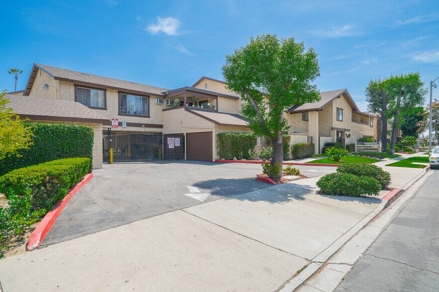 More Photos Of 918 Romneya Dr, Anaheim Apartments For Sale
