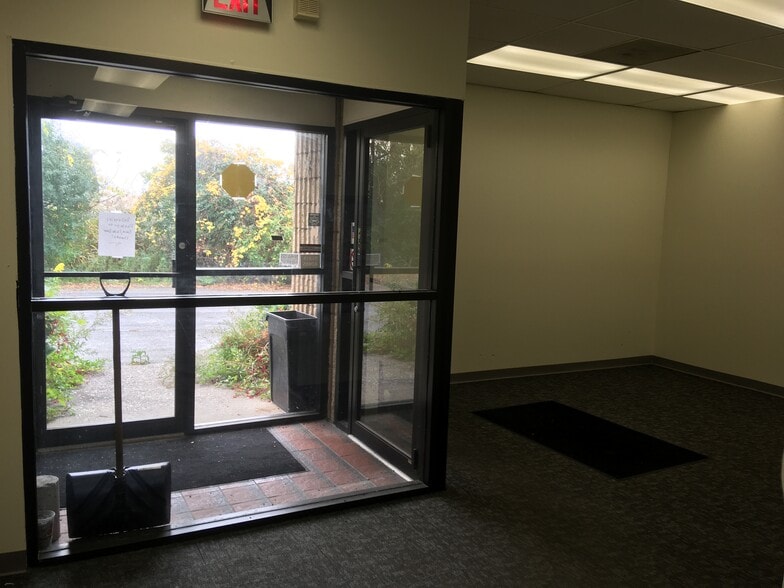 More Photos Of 6647 Old Thompson Rd, Syracuse Warehouse For Lease