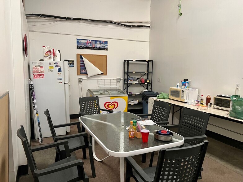 More Photos Of 2482 Progress Dr, Redding Manufacturing For Sale