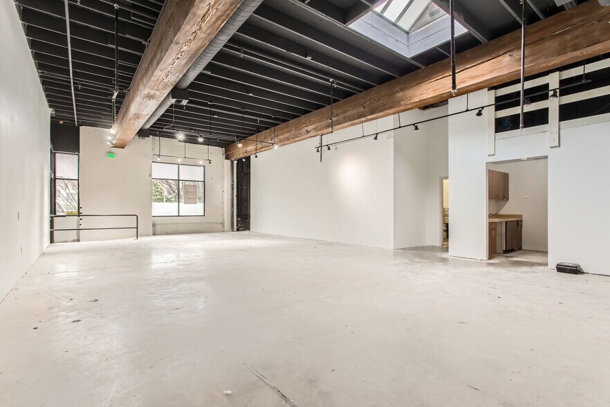 More Photos Of 1411-1435 NW Flanders St, Portland Storefront For Lease