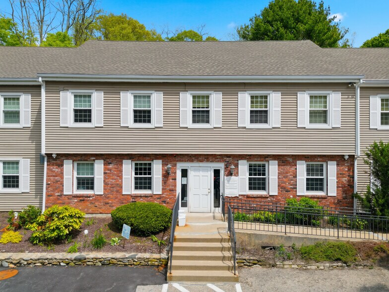 More Photos Of 35 Saybrook Rd, Essex Medical For Sale