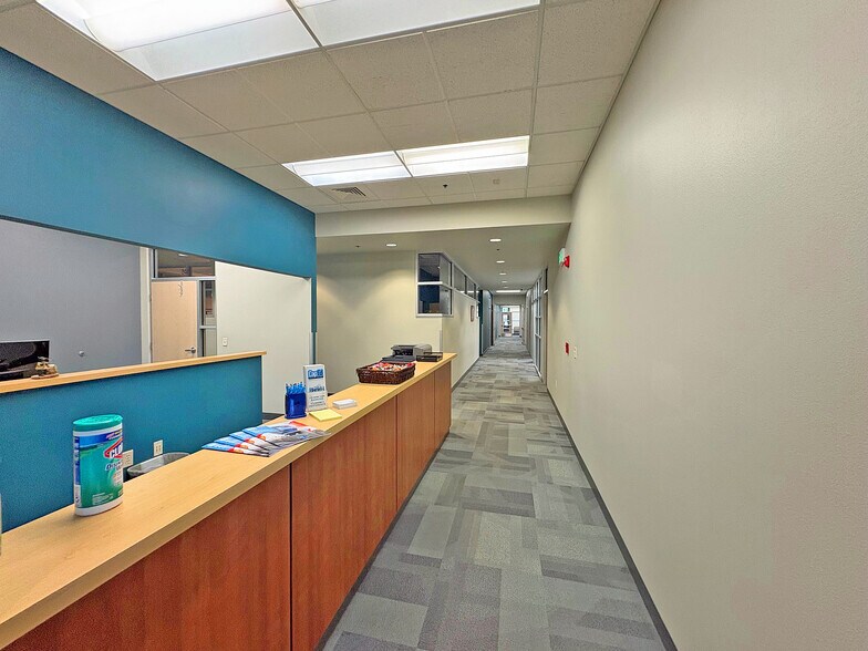 More Photos Of 275 S Stratford Dr, Meridian Bank For Lease