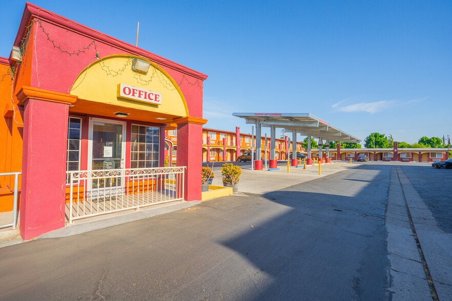 More Photos Of 839 W Pacheco Blvd, Los Banos Hotel For Sale