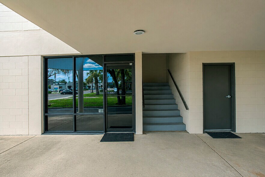 More Photos Of 385 W Fairbanks Ave, Winter Park Office For Lease