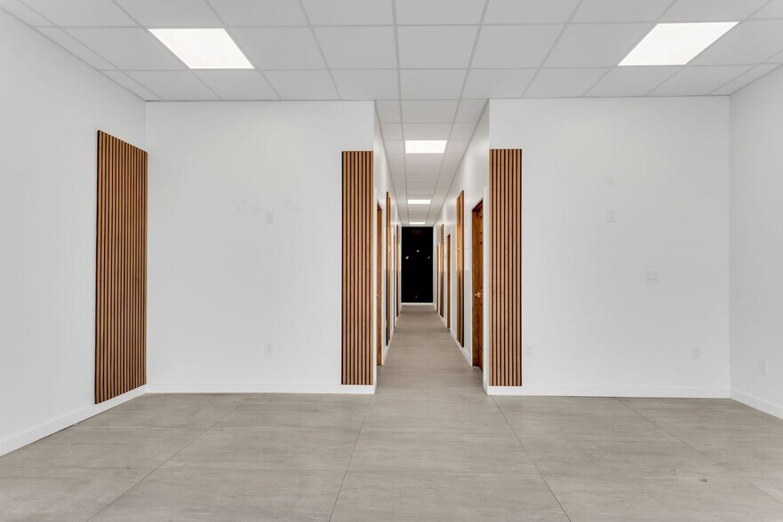 More Photos Of 7855 Roswell Rd, Sandy Springs Freestanding For Lease