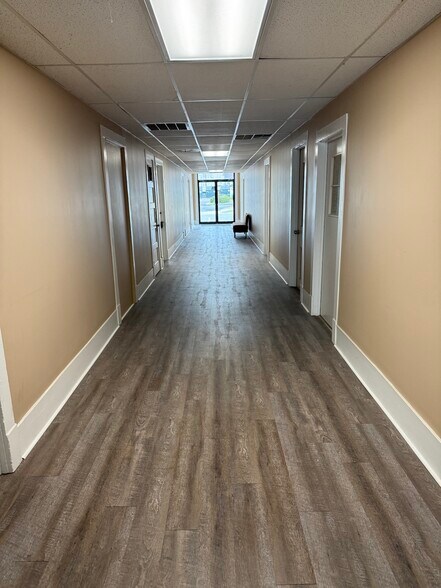 More Photos Of 347 20th St W, Jasper Office For Lease