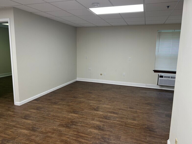 More Photos Of 618 S Broad St, Lansdale Office For Lease