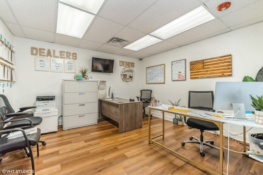 More Photos Of 3425 Dempster St, Skokie Office For Lease