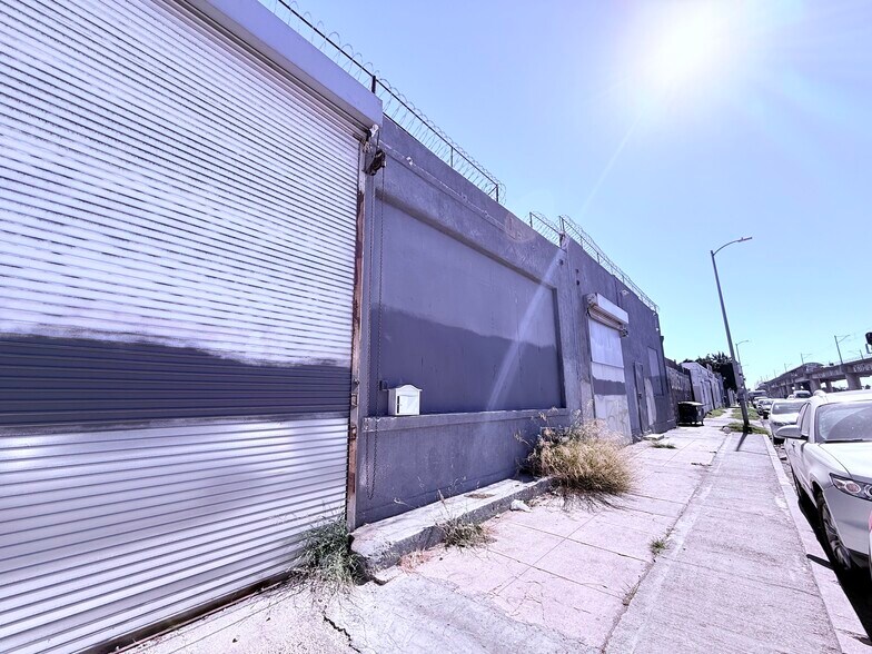 Primary Photo Of 1710 E 57th St, Los Angeles Manufacturing For Lease