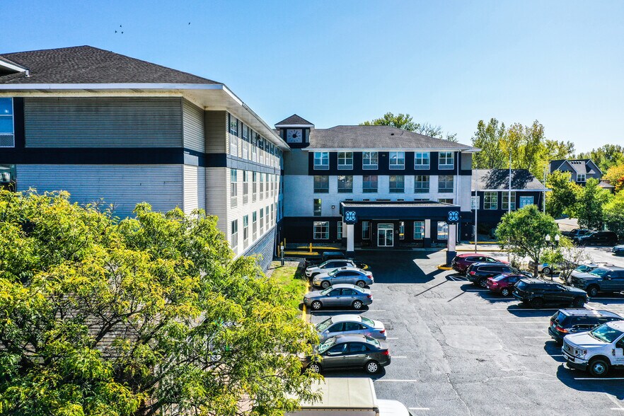 More Photos Of 1 River Bend Pl, Chaska Hotel For Sale