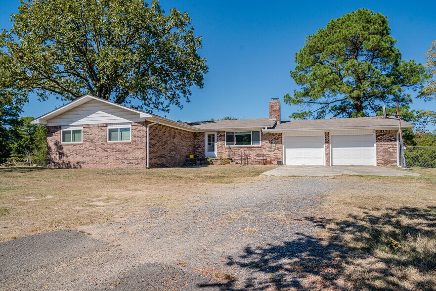 More Photos Of 3370 Airport Rd, Pearcy Office For Sale