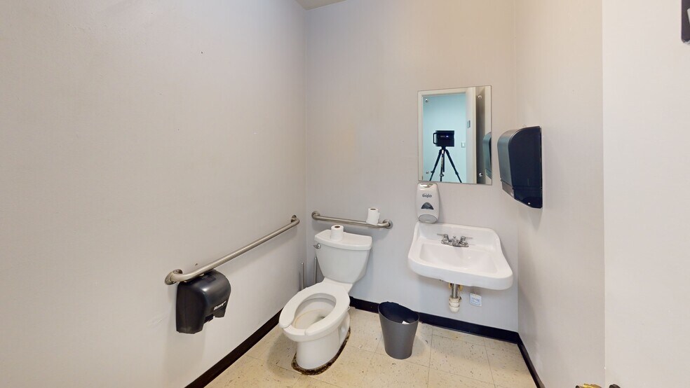 More Photos Of 4219-4227 Gatecrest, San Antonio Service For Lease