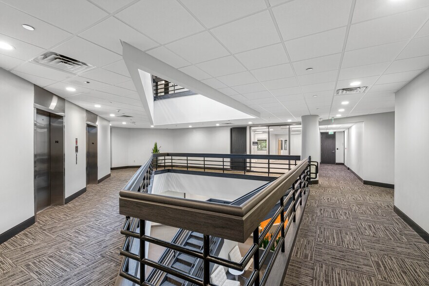 More Photos Of 5110 Eisenhower Blvd, Tampa Office For Lease