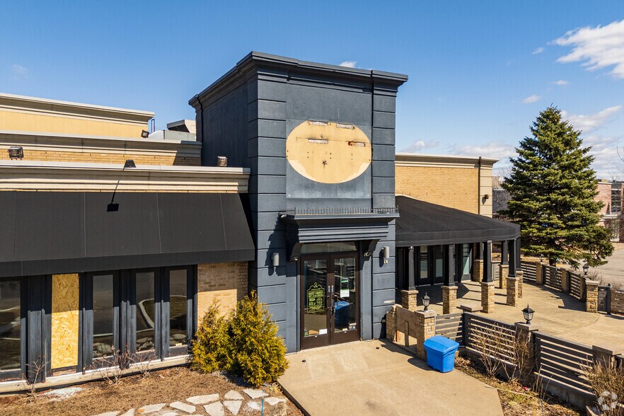 More Photos Of 1165 Rue Volta, Boucherville Restaurant For Lease