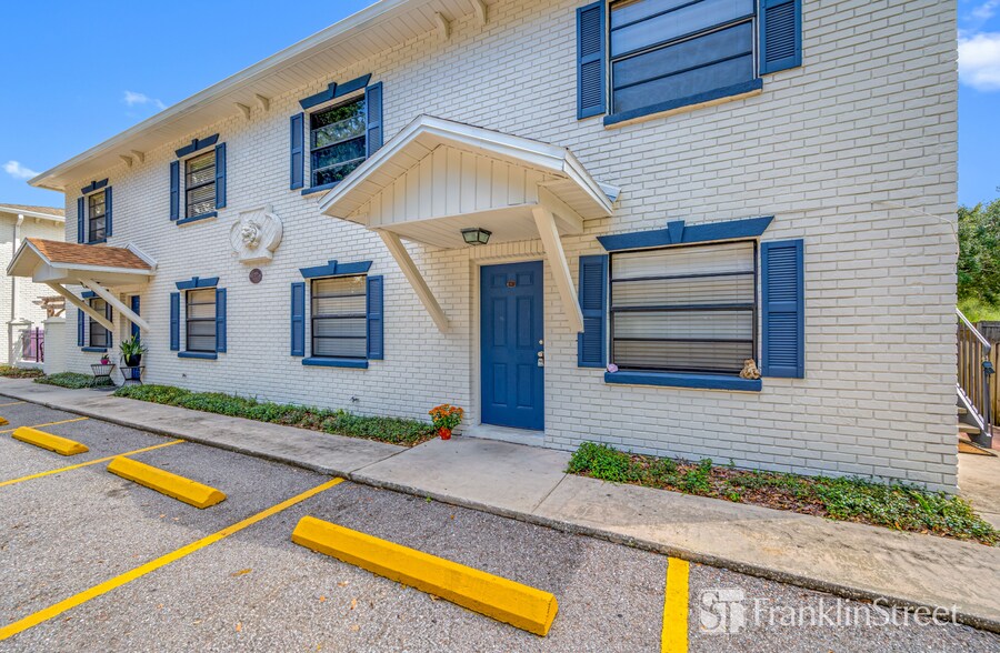 More Photos Of 7802-7806 Colonial Club Ct, Riverview Apartments For Sale