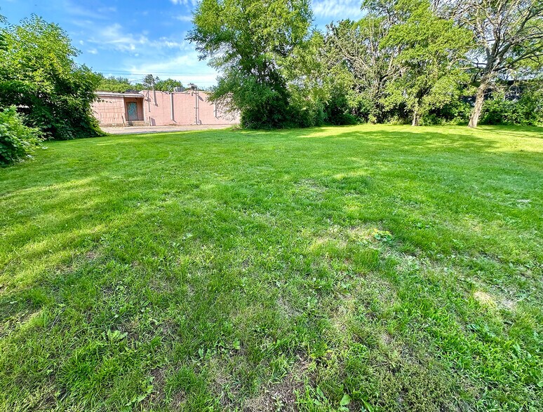 More Photos Of 2840 Highway 10 NE, Mounds View Freestanding For Lease