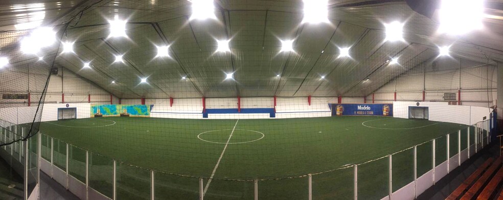 More Photos Of 15030 Dante Ave, Dolton Sports And Entertainment For Lease