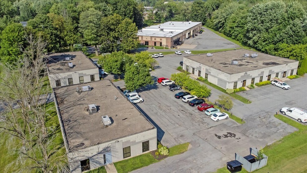 More Photos Of 200 Gateway Park Dr, Syracuse Warehouse For Lease