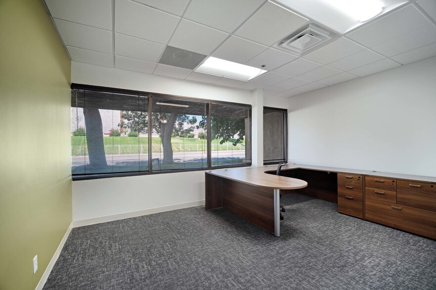 More Photos Of 340 S Farrell Dr, Palm Springs Unknown For Lease