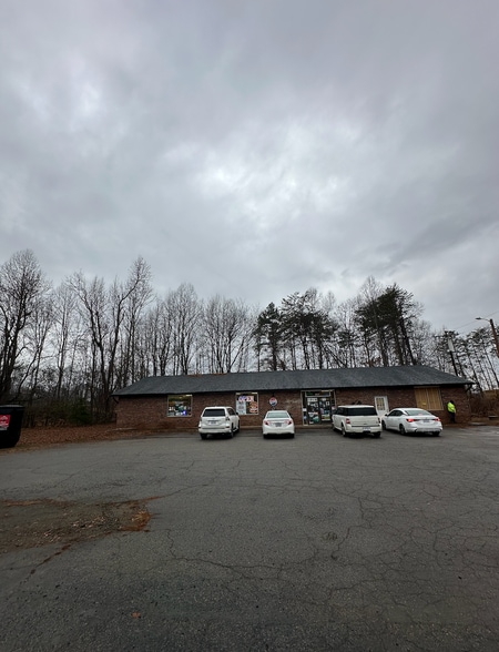 Primary Photo Of 1850 Pickrell Rd, Reidsville General Retail For Sale